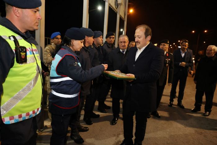 Vali Pehlivan, yol kontrol noktalarn ziyaret etti