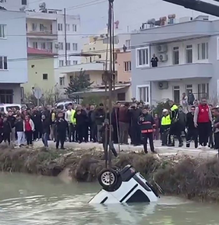 Kontrolden çıkan araç sulama kanalına düştü, sürücü hayatını kaybetti̇