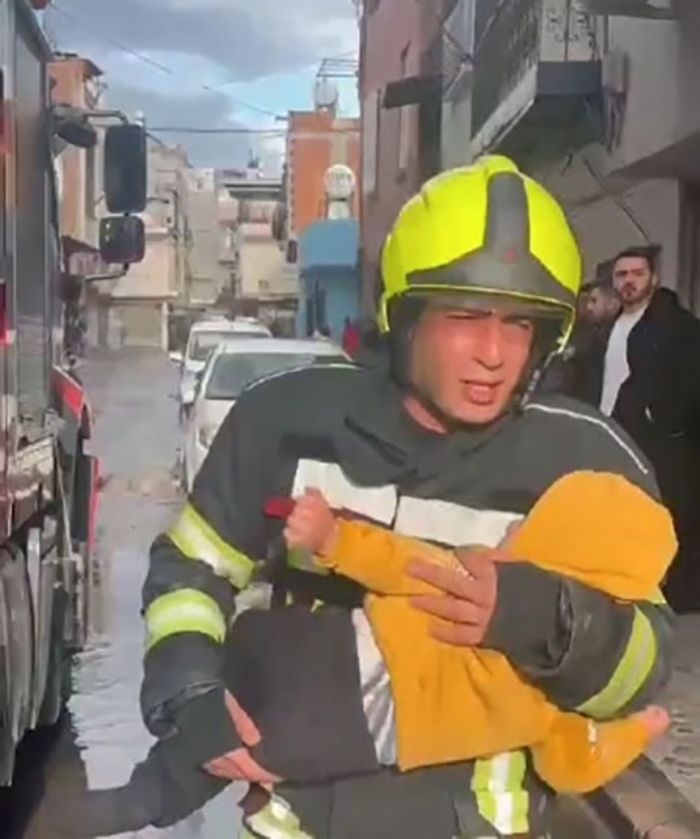 Yangnda 3 ocuk itfaiye ekiplerince son anda kurtarld
