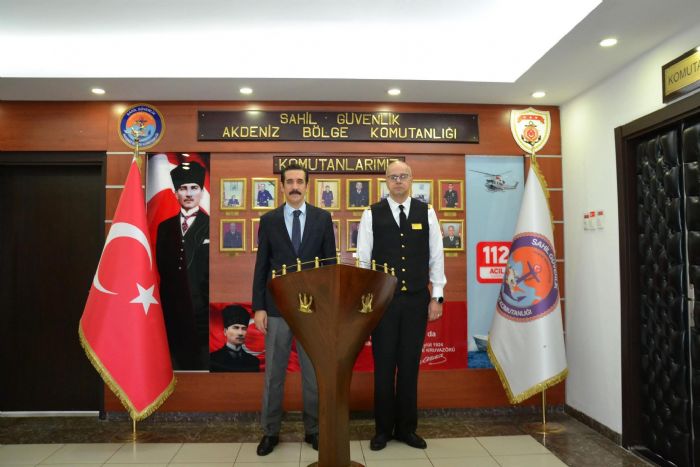 Bozyaz� Kaymakam� Topsakalo�lu�ndan Sahil G�venlik B�lge Komutanl����na ziyaret
