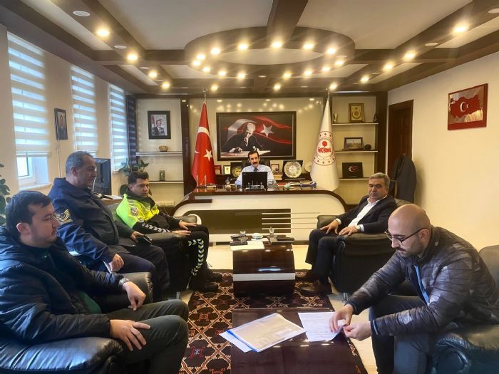 Bozyaz��da Metruk Binalar ve Sahipsiz Hayvanlar Masaya Yat�r�ld�