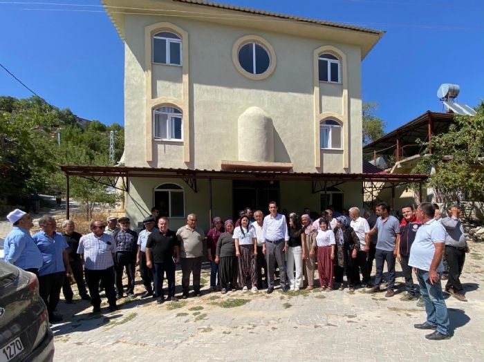 Kaymakam Topsakalo�lu, K�z�lca Mahallesi�nde K�y Misafirhanesini Ziyaret Etti